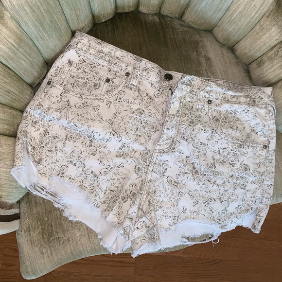 Free people denim shorts - Picture 2 of 4